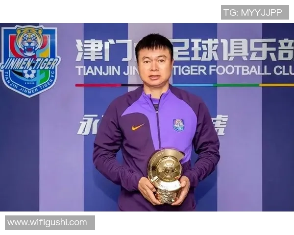 央视盛赞足球明星风采卓越颜值出众引发球迷热议