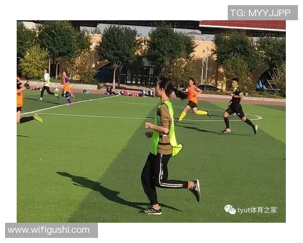 畅享足球明星魅力的饮料新体验助你在赛场上尽显风采 畅享足球明星魅力的饮料新体验助你在赛场上尽显风采